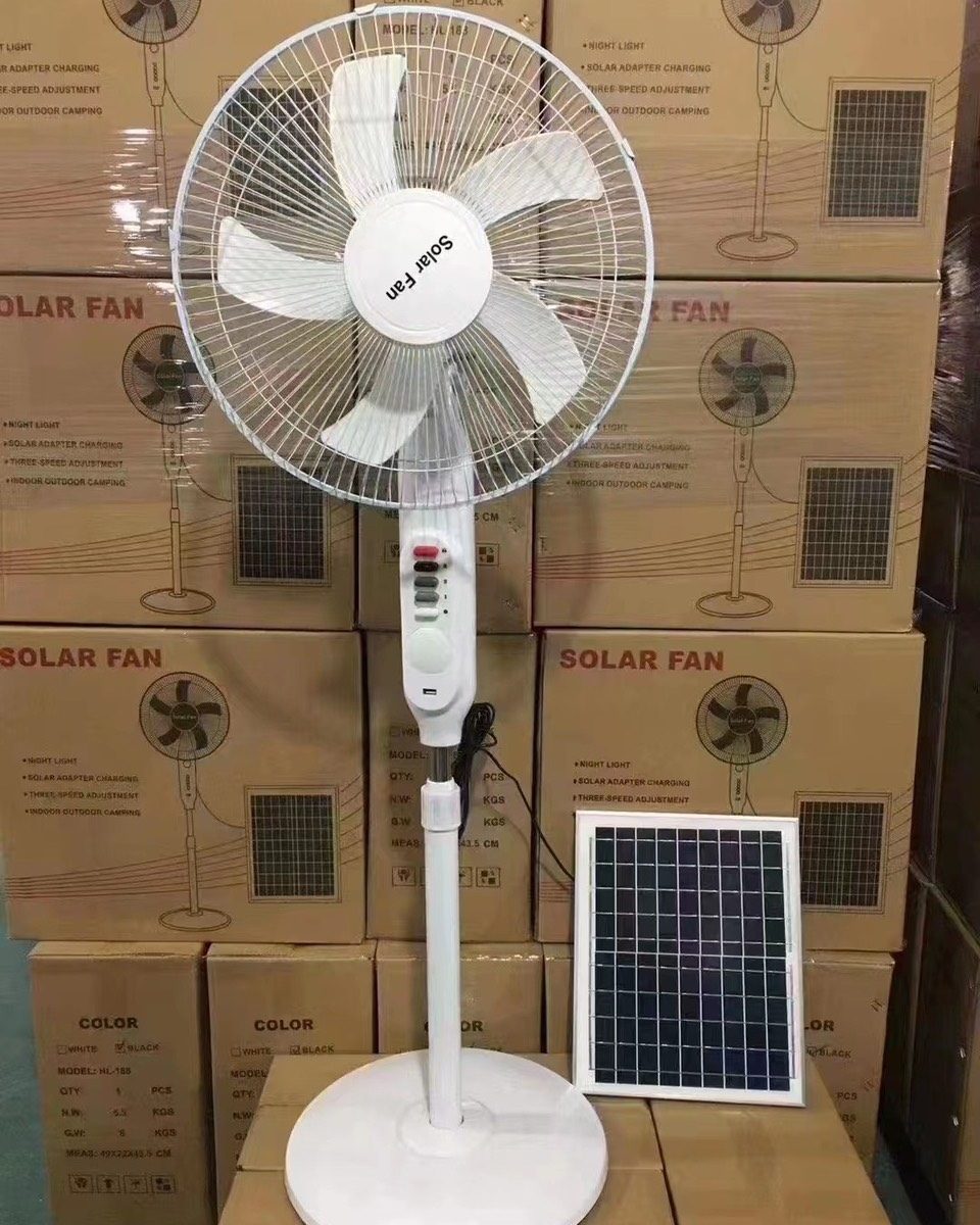 QUẠT ĐỨNG NLMT SOLA FAN 45CM PIN 5H