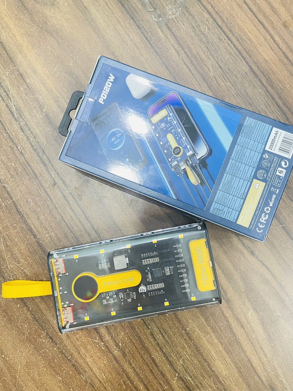 PIN DỰ PHÒNG PHANTOM P22 20.000MAH TRONG SUỐT 2 PIN DỰ PHÒNG PHANTOM P22 20.000MAH TRONG SUỐT - Ảnh 2
