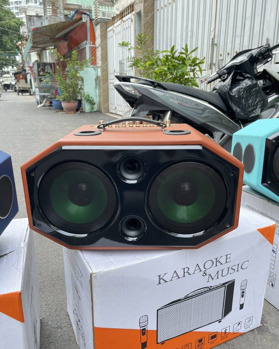 LOA KARAOKE 8 ĐƯỜNG TIẾNG F9 PRO 2 MÍC SIÊU BASS