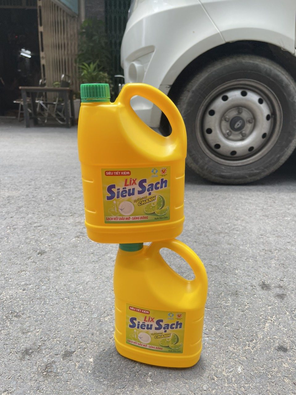 RỬA CHÉN LIX CAN MINI 1.4L HƯƠNG CHANH 3 RỬA CHÉN LIX CAN MINI 1.4L HƯƠNG CHANH - Ảnh 3