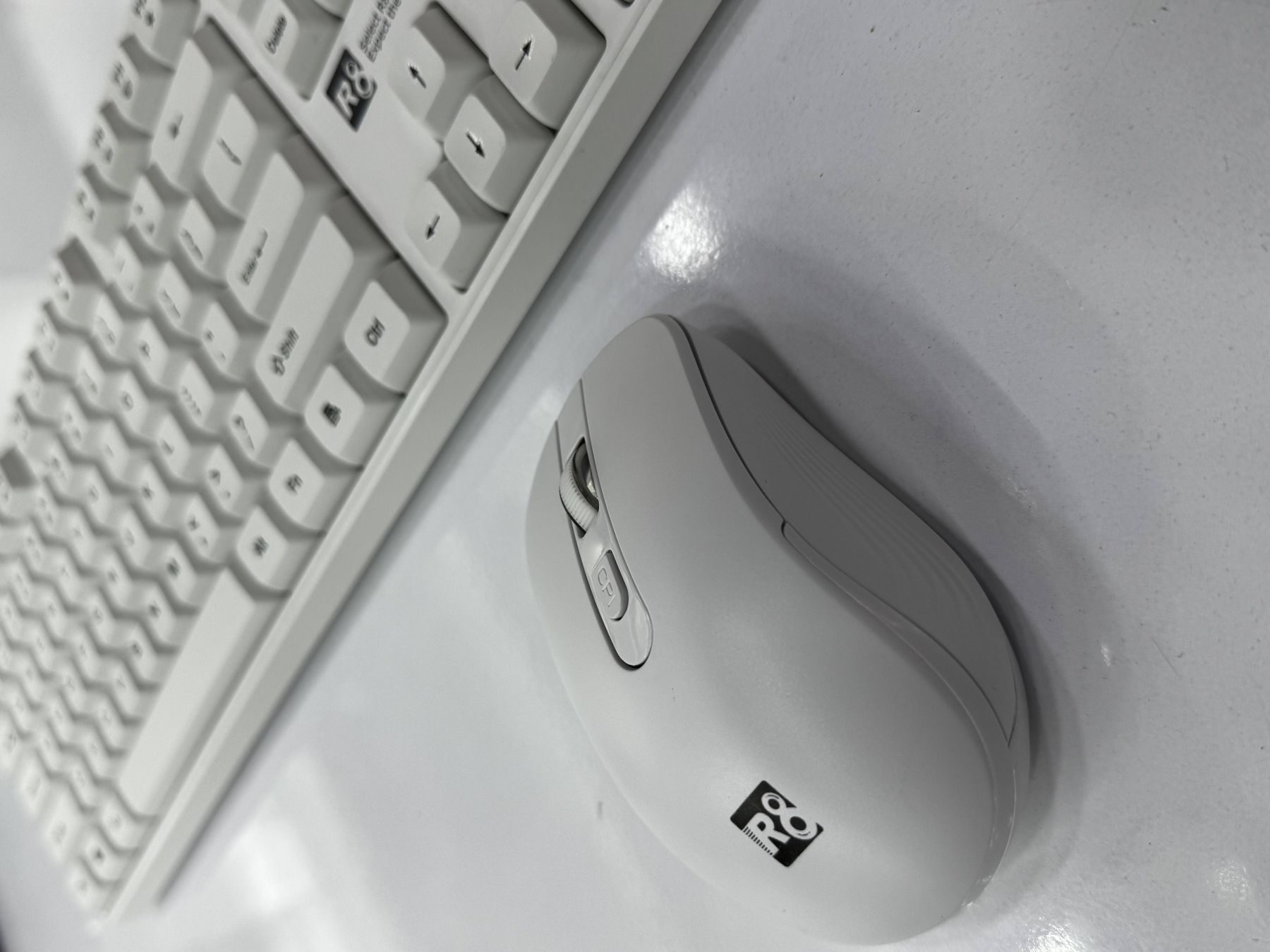 COMBO PHÍM CHUỘT KHÔNG DÂY R8 1918 WHITE 3 COMBO PHÍM CHUỘT KHÔNG DÂY R8 1918 WHITE - Ảnh 3