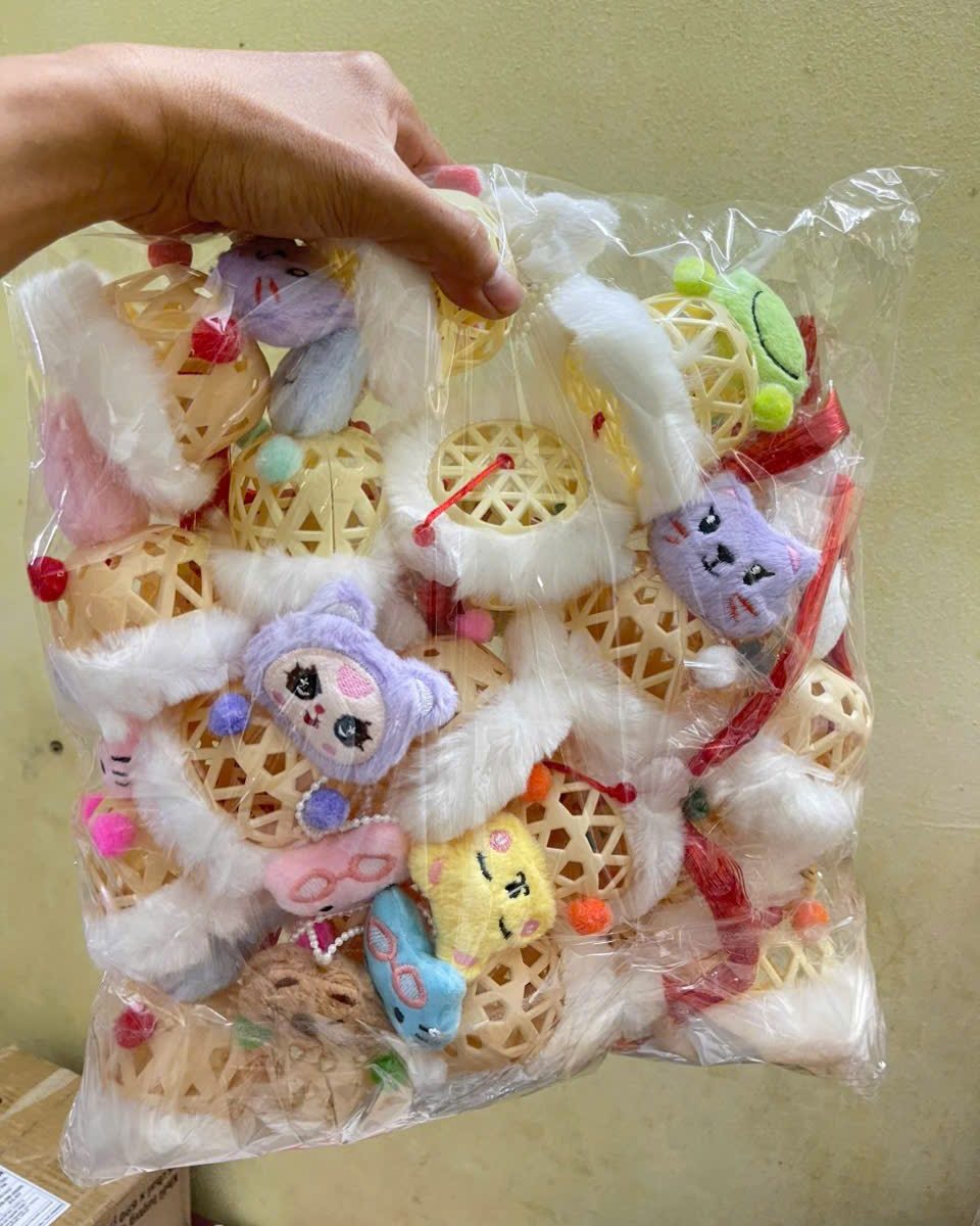 LỒNG ĐÈN GIỎ TREN HINH THÚ CÓ ĐÈN