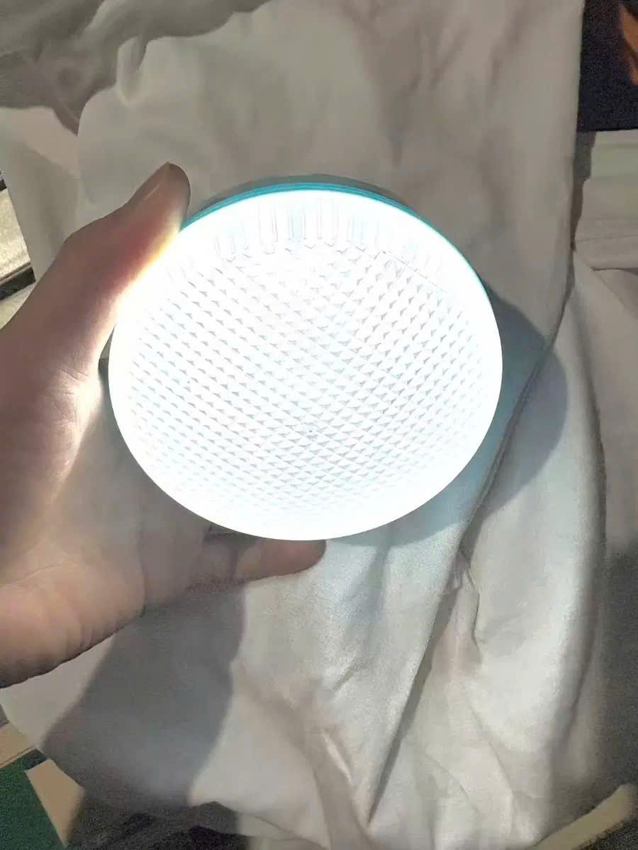 ĐÈN TÍCH ĐIỆN NLMT 300W MÓC TREO