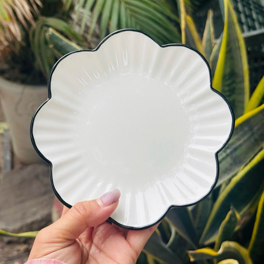 ĐĨA SỨ HOA MAI VIỀN ĐEN 20CM 6 16 4