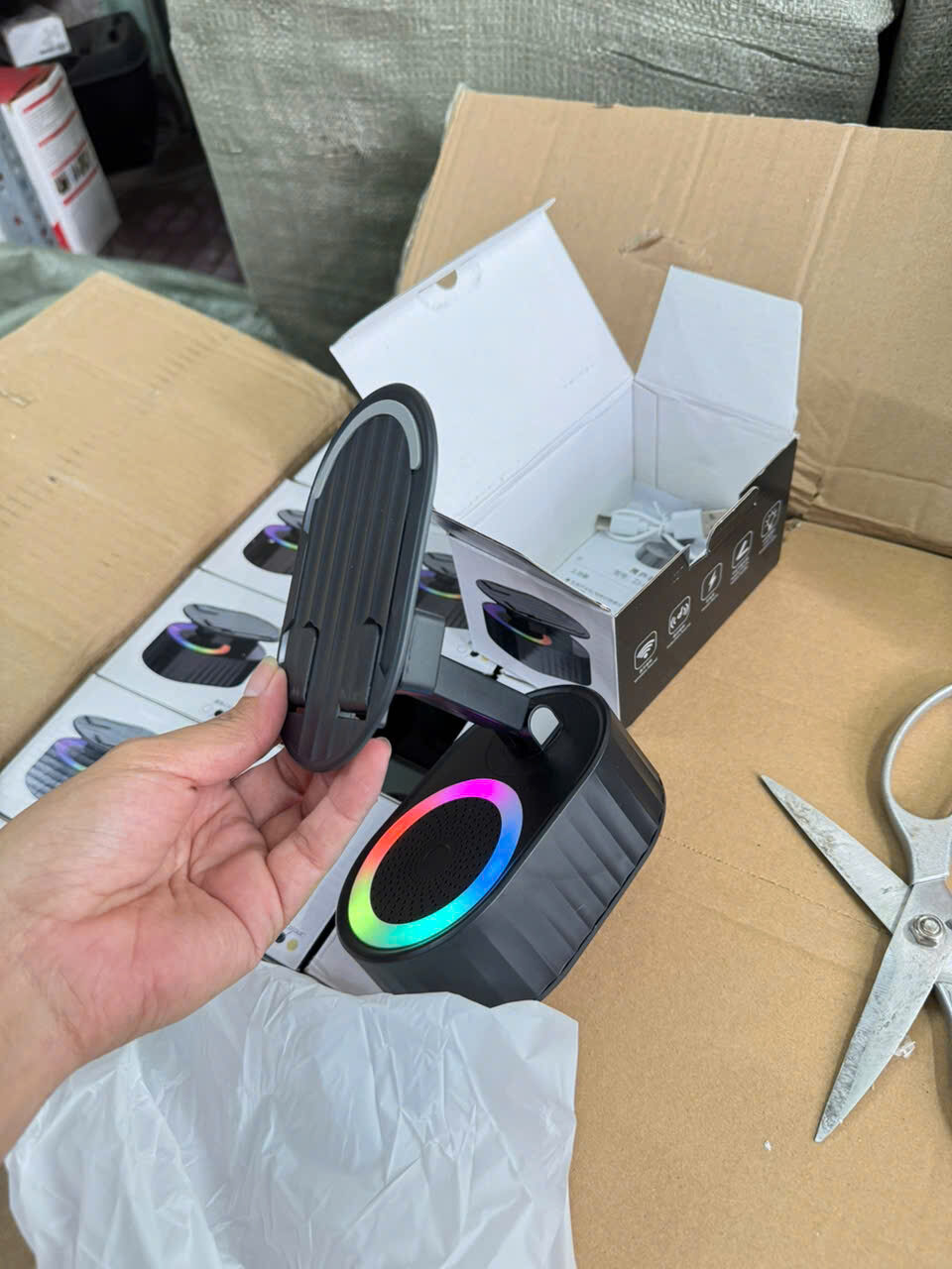 GIÁ ĐỠ LOA BLUETOOTH CẢM BIẾN J016 13 z7987820667842 dfa808d62bf6c1ddf927dfb0dca6f540